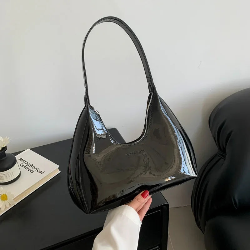 Vera™ – Elegancka bordowa torebka na ramię z lakierowanym wykończeniem